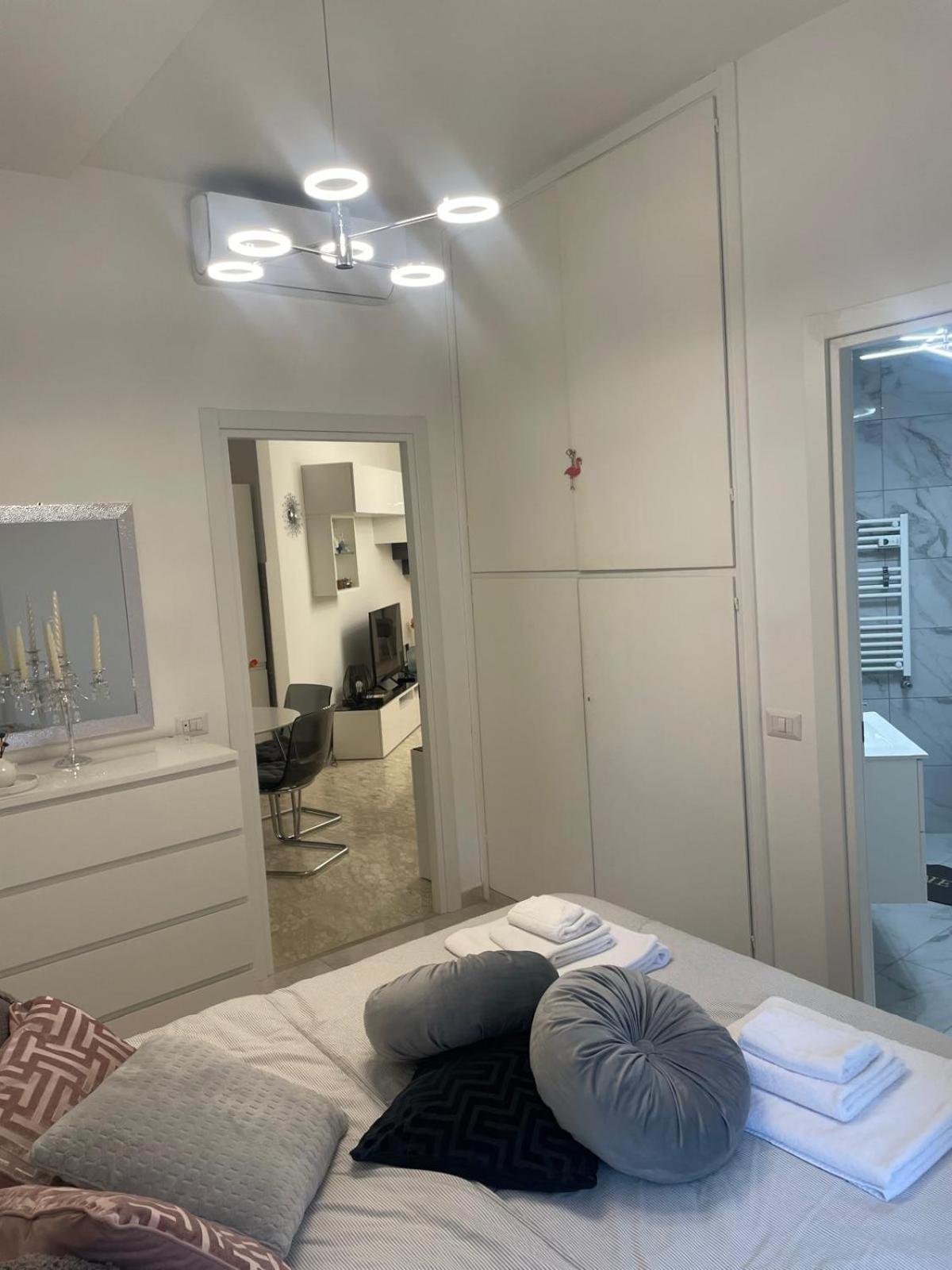 Dama Maria Elena Apartamento Roma