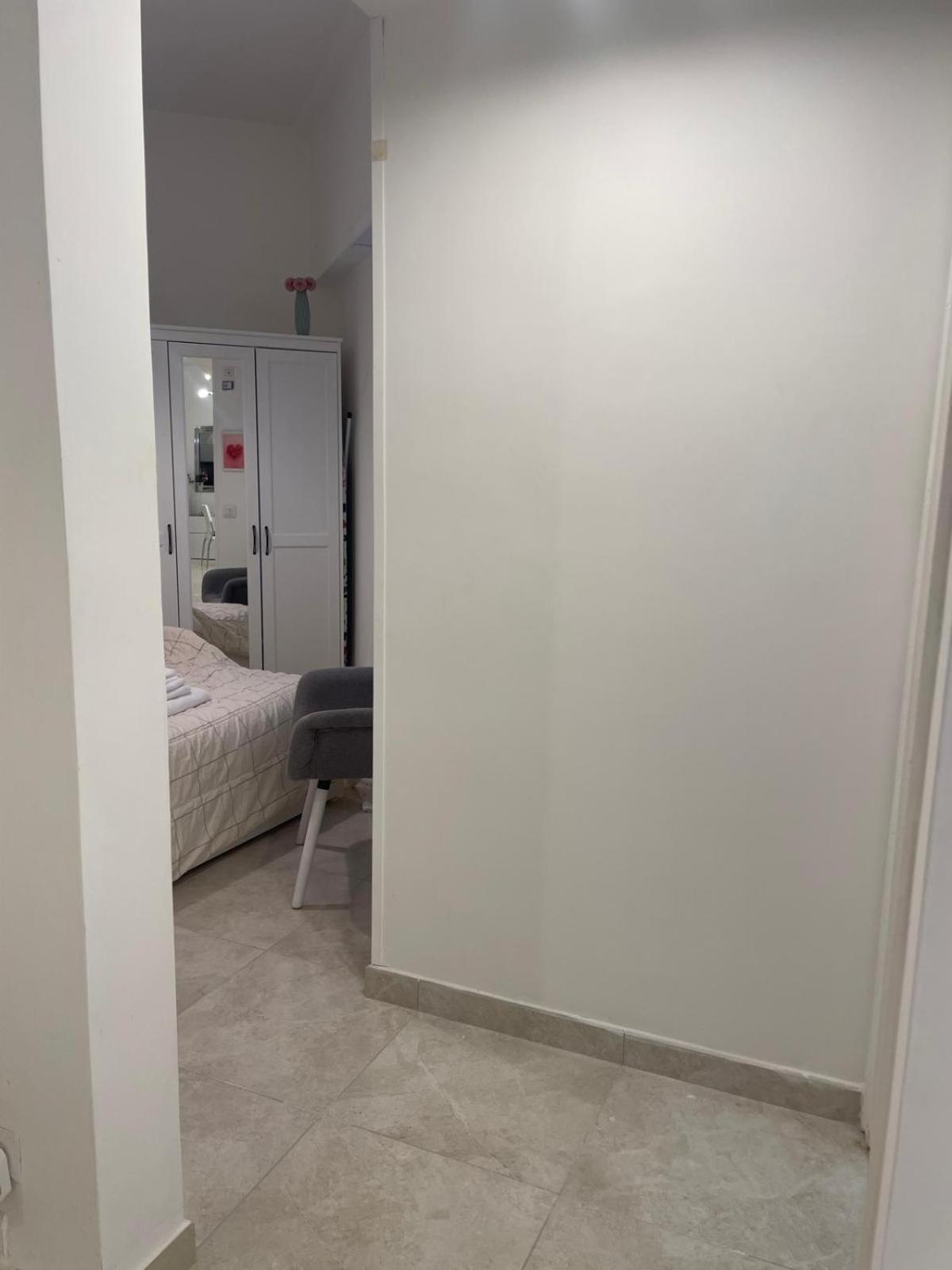 Dama Maria Elena Apartamento Roma